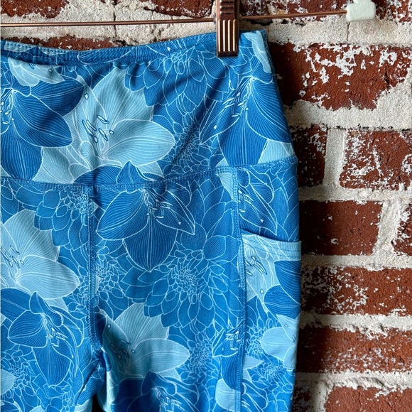 Starting Point Blue Floral High Rise 7/8” leggings - Picture 2 of 4